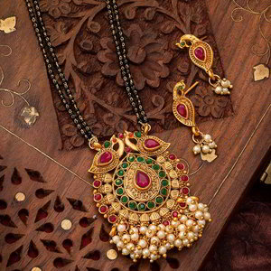 Разноцветное и золотое индийское свадебное украшение (мангалсутра) со стразами