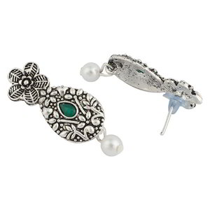 Серебристое и зелёное индийское украшение на шею со стразами