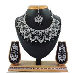 Чёрное, золотое и серое индийское украшение на шею со стразами