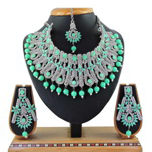 Зелёное и золотое индийское украшение на шею со стразами