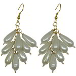 *Молочные и золотые латунные индийские серьги с перламутровыми бусинками