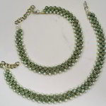 *Зелёный и золотой браслет на ногу со стразами, перламутровыми бусинками