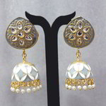 *Чёрные, золотые и серые индийские серьги с перламутровыми бусинками