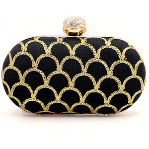 Чёрная и серая женская сумочка-клатч, украшенная вышивкой