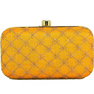 Жёлтая женская сумочка-клатч, украшенная вышивкой с пайетками