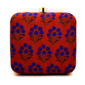 Разноцветная женская сумочка-клатч, украшенная печатным рисунком