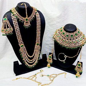 Зелёный и золотой набор свадебных индийских украшений со стразами