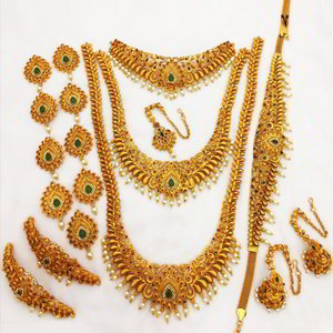 Зелёный и золотой набор свадебных индийских украшений со стразами
