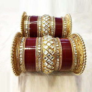 Бордовый, золотой и красный индийский браслет с бисером