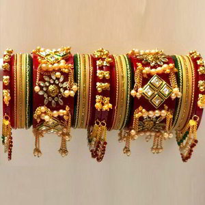 Разноцветный и золотой индийский браслет с перламутровыми бусинками