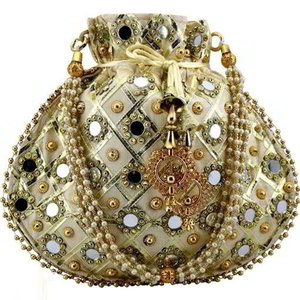 Золотая шёлковая сумочка-мешочек с бисером, кусочками зеркалец