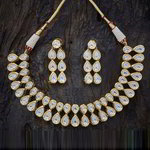 *Молочное и золотое индийское украшение на шею с искусственными камнями