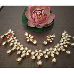 *Молочное и золотое индийское украшение на шею с искусственными камнями