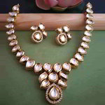 *Молочное и золотое индийское украшение на шею со стразами