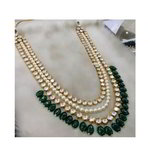 *Зелёное и золотое индийское украшение на шею с искусственными камнями, перламутровыми бусинками