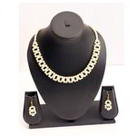 *Молочное и золотое индийское украшение на шею со стразами