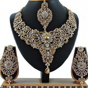 Молочное и золотое медное индийское украшение на шею со стразами