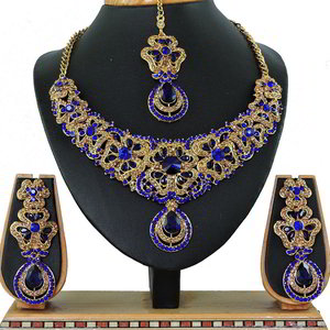 Золотое индийское украшение на шею из меди со стразами