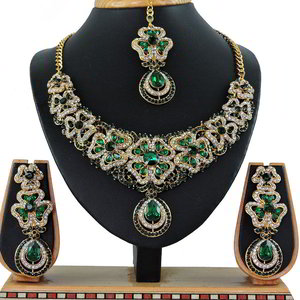 Цвета меди, зелёное и золотое индийское украшение на шею из меди со стразами