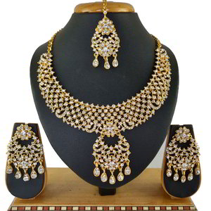 Молочное, цвета меди и золотое медное индийское украшение на шею со стразами