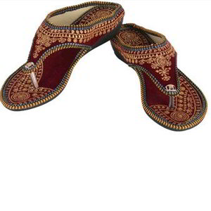 Бордовая и красная индийская женская обувь