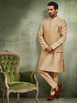 Бежевый национальный индийский мужской костюм-тройка