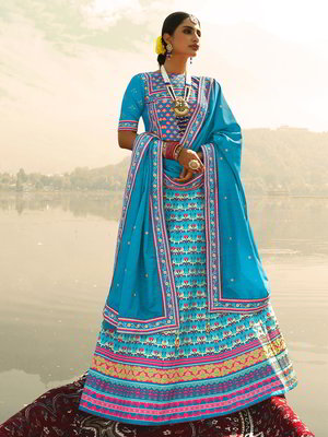 Голубой национальный индийский женский костюм лехенга (ленга) чоли