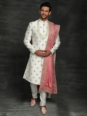 Молочный индийский свадебный мужской костюм из шёлка