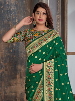 Зелёное индийское сари из шёлка и жаккардовой ткани