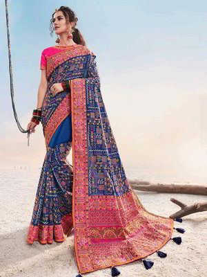 Синее с розовым красивое индийское сари, украшенное вышивкой