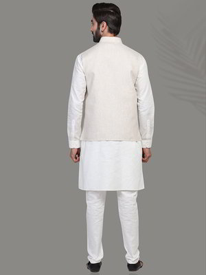 Бежевый и белый национальный мужской костюм с жилетом из хлопка и льна