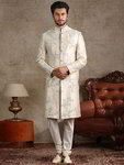 *Бежевый шёлковый индийский свадебный мужской костюм, украшенный скрученной шёлковой нитью с бисером