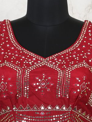 Бордовый шёлковый индийский женский свадебный костюм лехенга (ленга) чоли с рукавами ниже локтя с пайетками