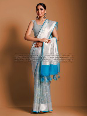 Голубое индийское сари из шёлка и органзы, украшенное вышивкой люрексом