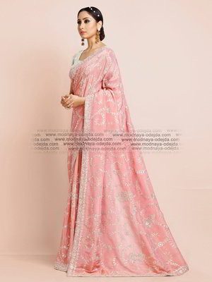 Розовое хлопко-шёлковое индийское сари, украшенное вышивкой с аппликацией с пайетками