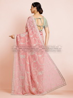 Розовое хлопко-шёлковое индийское сари, украшенное вышивкой с аппликацией с пайетками