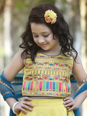 Лимонный хлопко-шёлковый индийский национальный костюм для девочки без рукавов с бисером