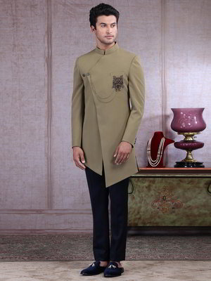 Оливковый индийский мужской костюм