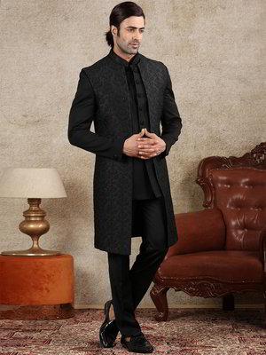 Чёрный шёлковый индийский мужской костюм с бисером