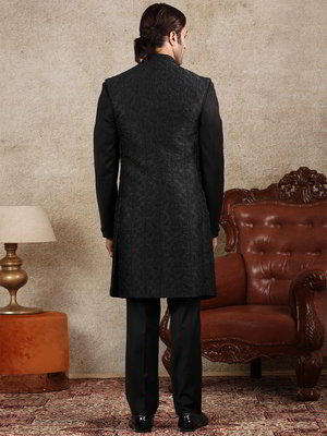Чёрный шёлковый индийский мужской костюм с бисером