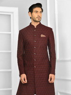 Бордовый хлопко-шёлковый индийский мужской костюм, украшенный вышивкой люрексом с пайетками