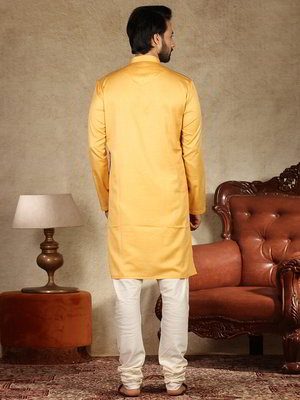 Жёлтый хлопко-шёлковый индийский национальный мужской костюм