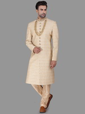 Золотой шёлковый индийский свадебный мужской костюм с бисером