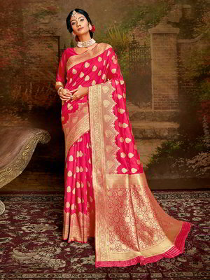 Розовое индийское сари, украшенное вышивкой люрексом