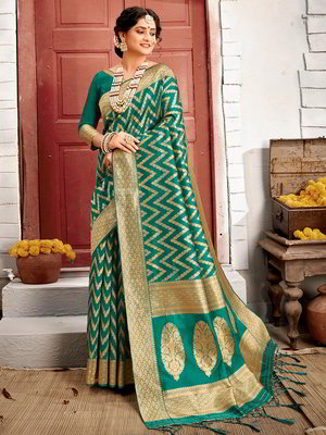 Зелёное шёлковое индийское сари