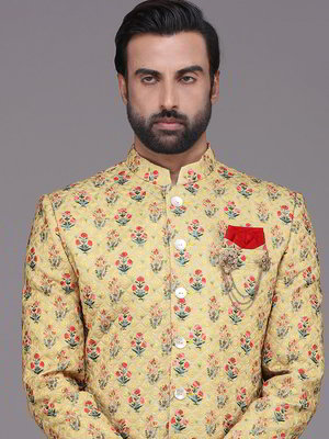 Жёлтый индийский мужской костюм из креп-жоржета