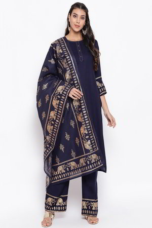 Тёмно-синее платье / костюм, украшенное вышивкой