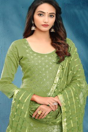 Цвета зелёного попугая хлопко-шёлковое и жаккардовое платье / костюм, украшенное вышивкой