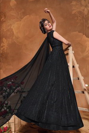 Чёрное платье / костюм из шёлка и фатина, украшенное вышивкой