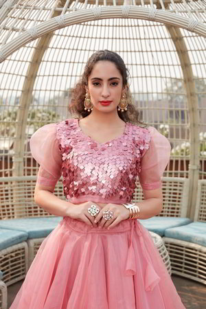 Розовый индийский женский свадебный костюм лехенга (ленга) чоли, украшенный вышивкой